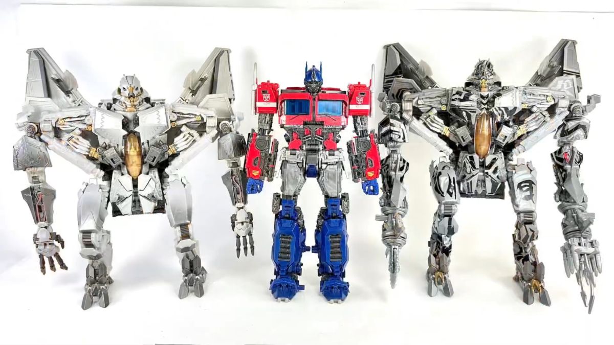 Masterpiece MPM-10R Revenge Of The Fallen Starscream In-Hand